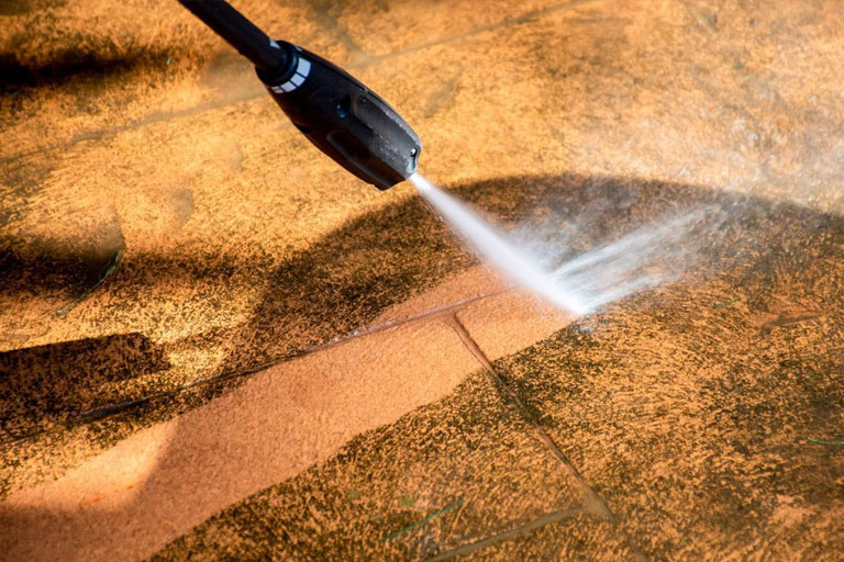 How do pressure washers work