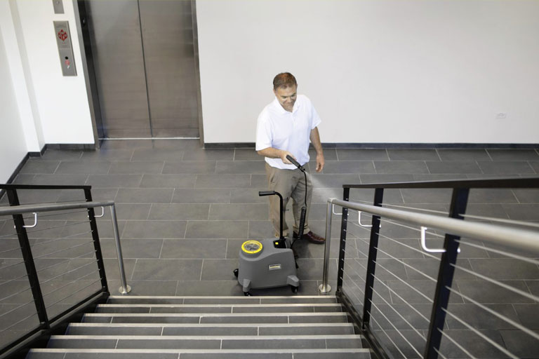 Karcher PS 4/7 Bp Mister cleaning stairwell