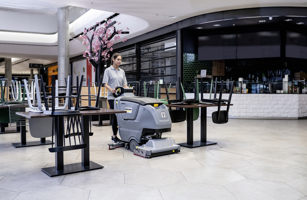 Karcher B 50 W Cleaning a Cafe